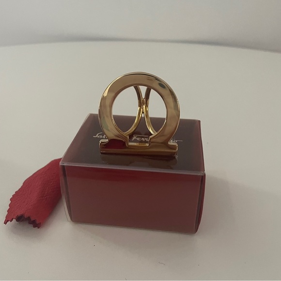 Salvatore Ferragamo Key Ring Scarf Ring - Picture 7 of 7
